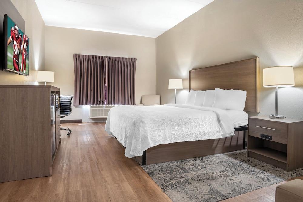 Red Roof PLUS+ & Suites Vicksburg