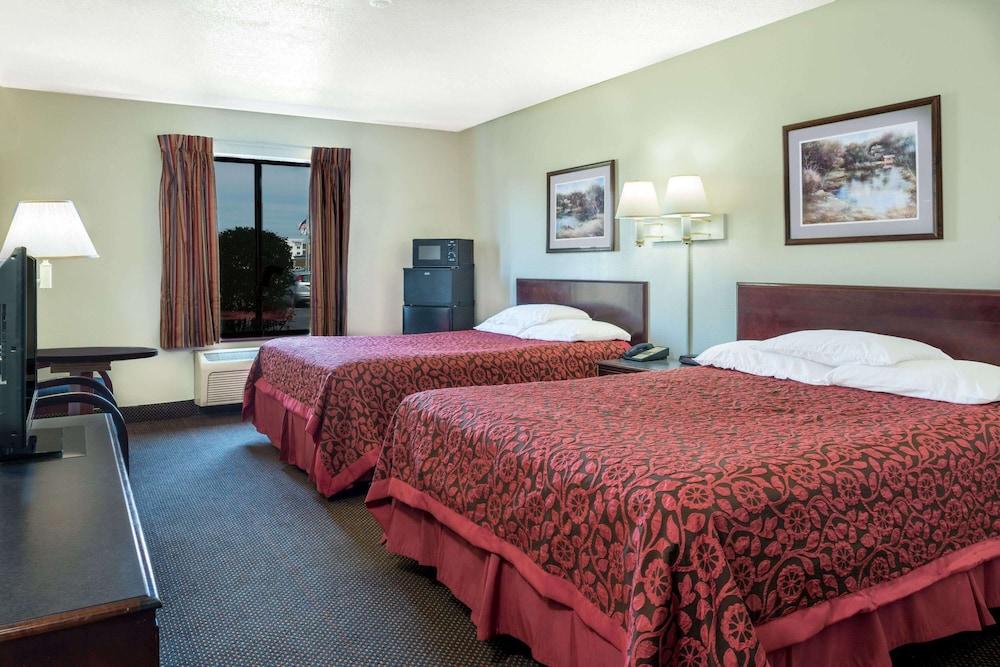 Days Inn by Wyndham Pontoon Beach