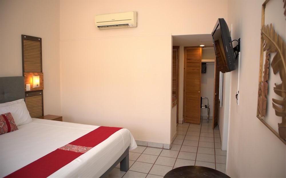 La Concha Beach Hotel & Club