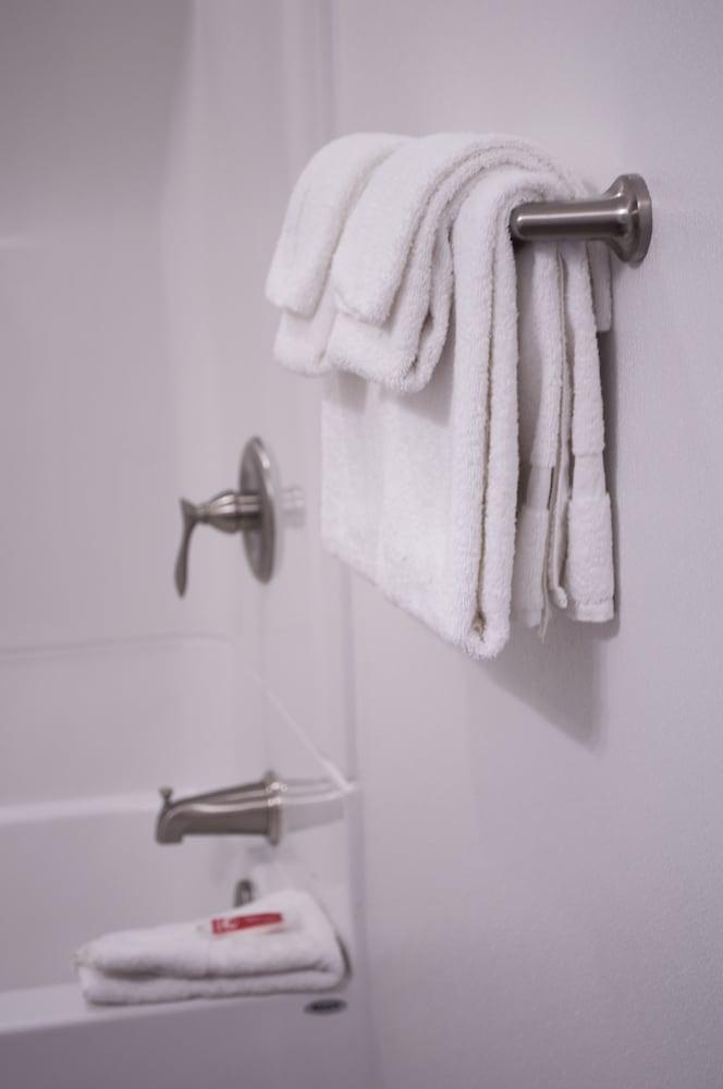 Econo Lodge Inn & Suites Sandusky South