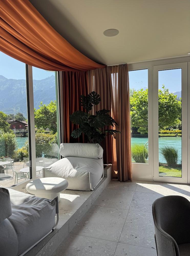 HOP Apartments & Suites