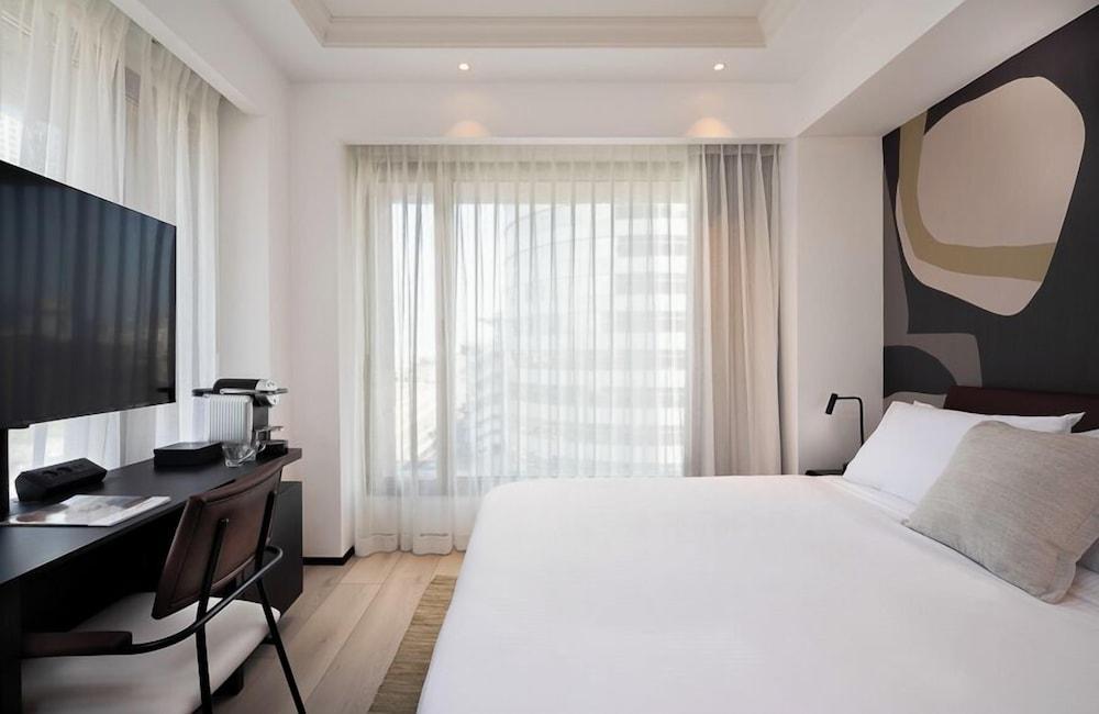 Leonardo Plaza City Tower