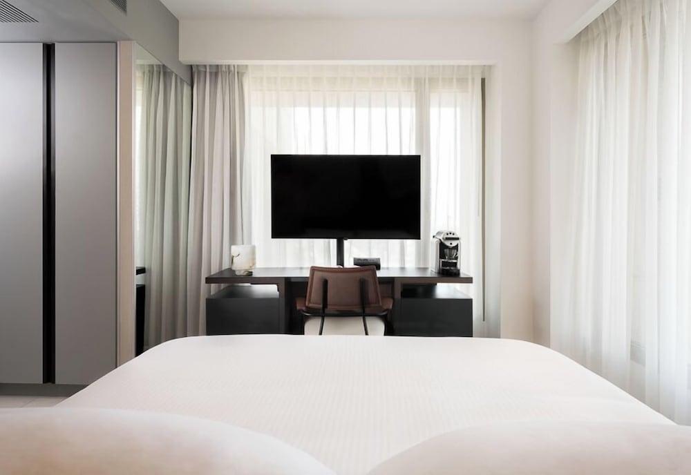 Leonardo Plaza City Tower