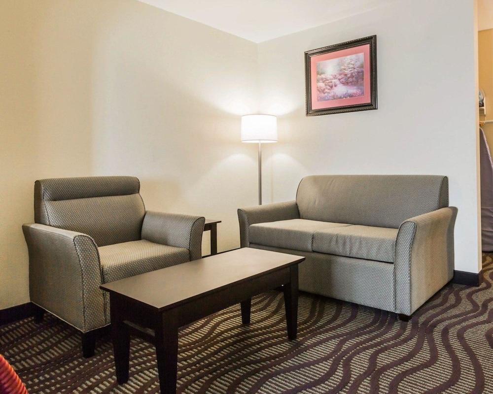 Quality Inn & Suites North Montgomery