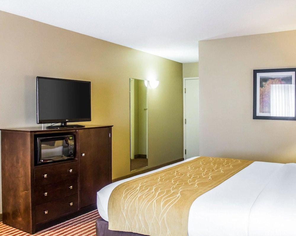 Comfort Inn & Suites Dayville - Killingly Industrial Park