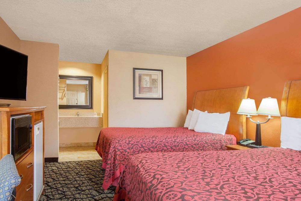 Days Inn by Wyndham Centerville