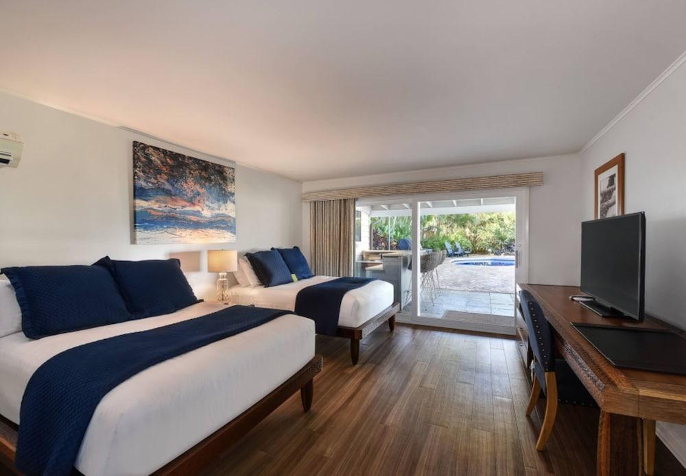 Royal Lahaina Resort & Bungalows