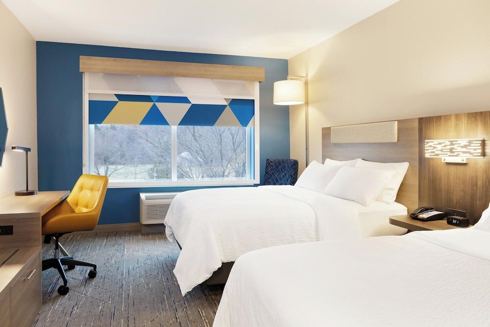 Holiday Inn Express & Suites Bloomington - Normal by IHG