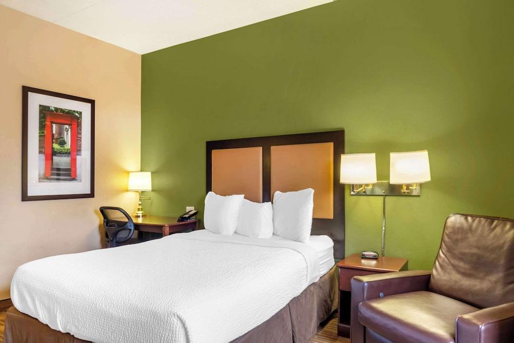 MainStay Suites Chicago Hillside