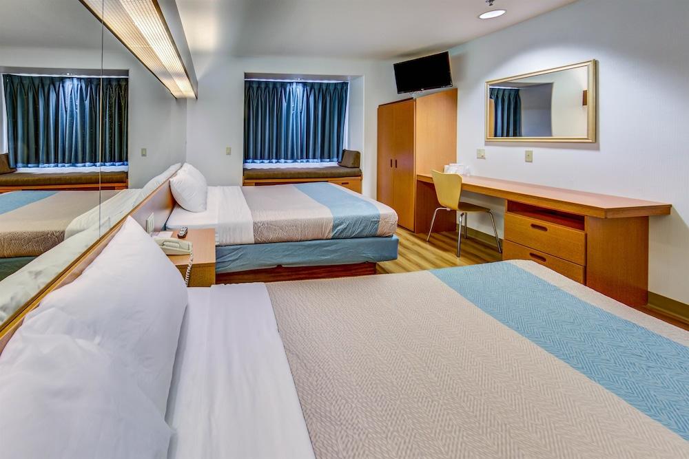 Motel 6 Sutherlin, OR