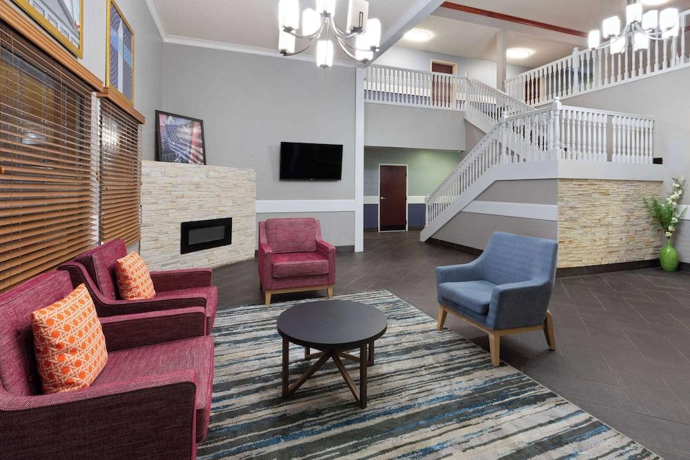 AmericInn by Wyndham Grinnell