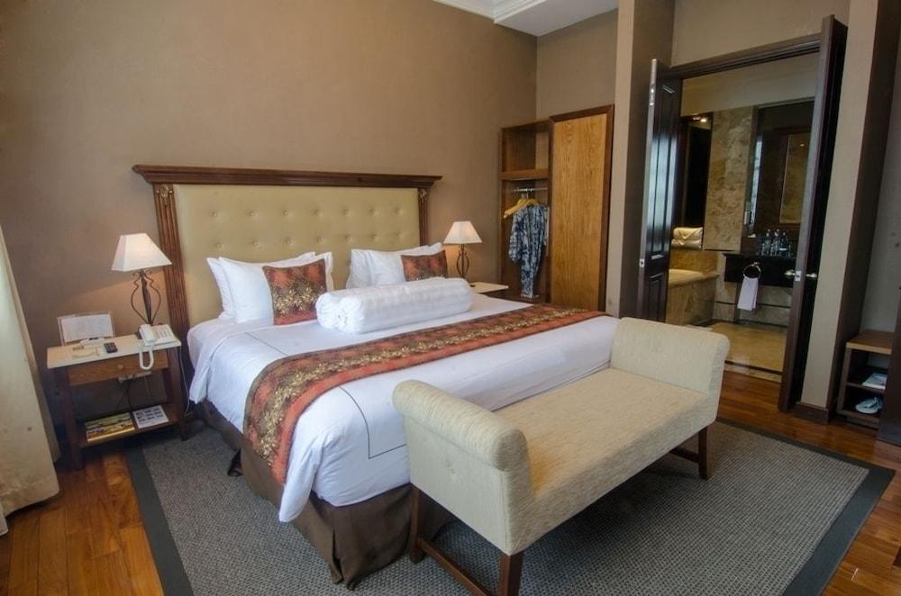 The Sunan Hotel Solo