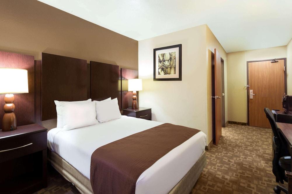 Rodeway Inn & Suites