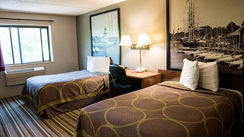 Super 8 by Wyndham Groton
