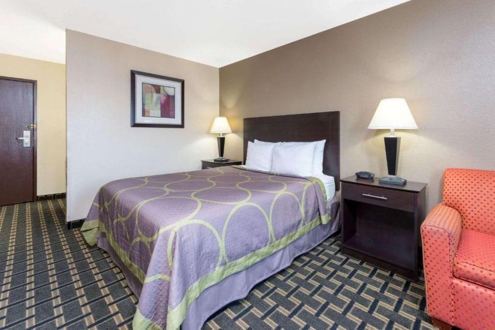 Super 8 by Wyndham Springfield East