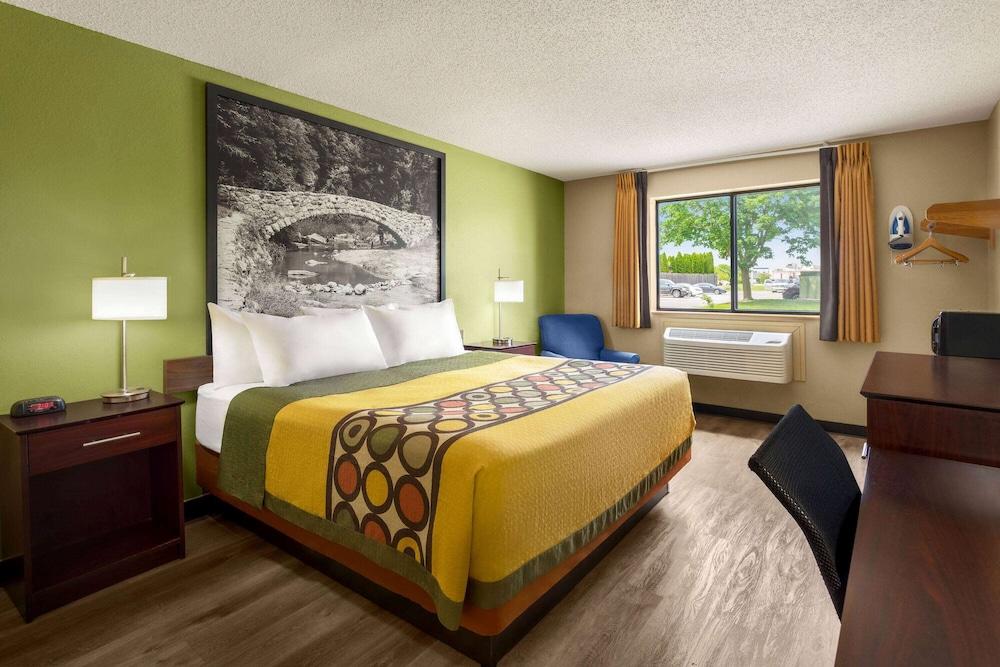 Super 8 by Wyndham Ankeny/Des Moines Area