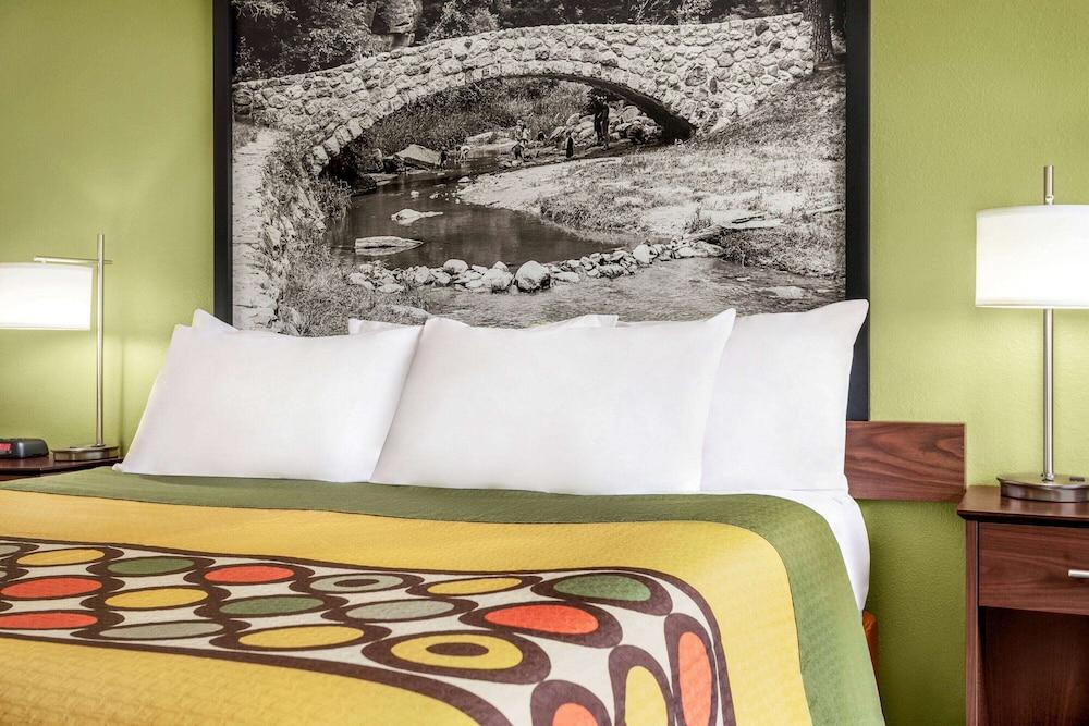 Super 8 by Wyndham Ankeny/Des Moines Area