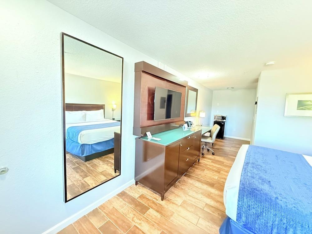 Lantern Inn & Suites