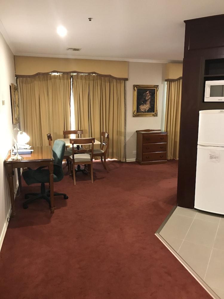 Canterbury International Hotel