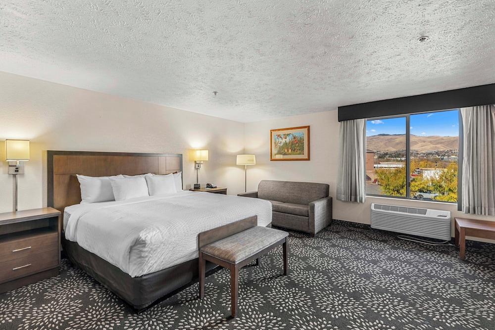 Clarion Pointe Wenatchee