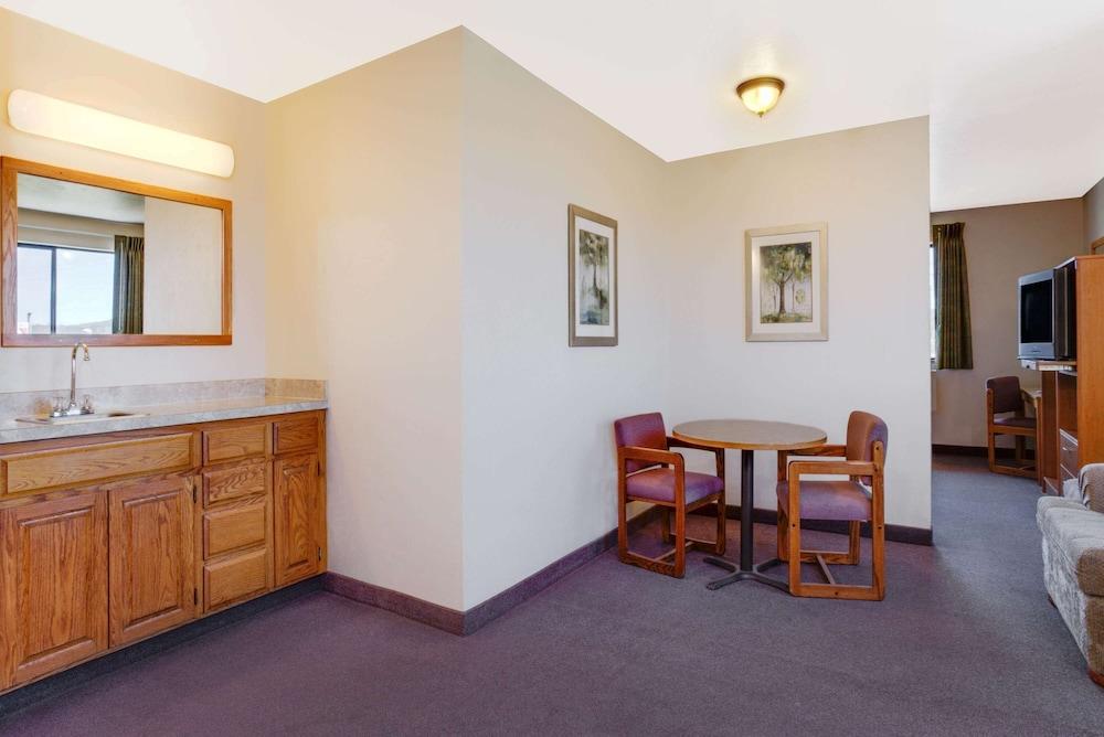 Super 8 by Wyndham Klamath Falls