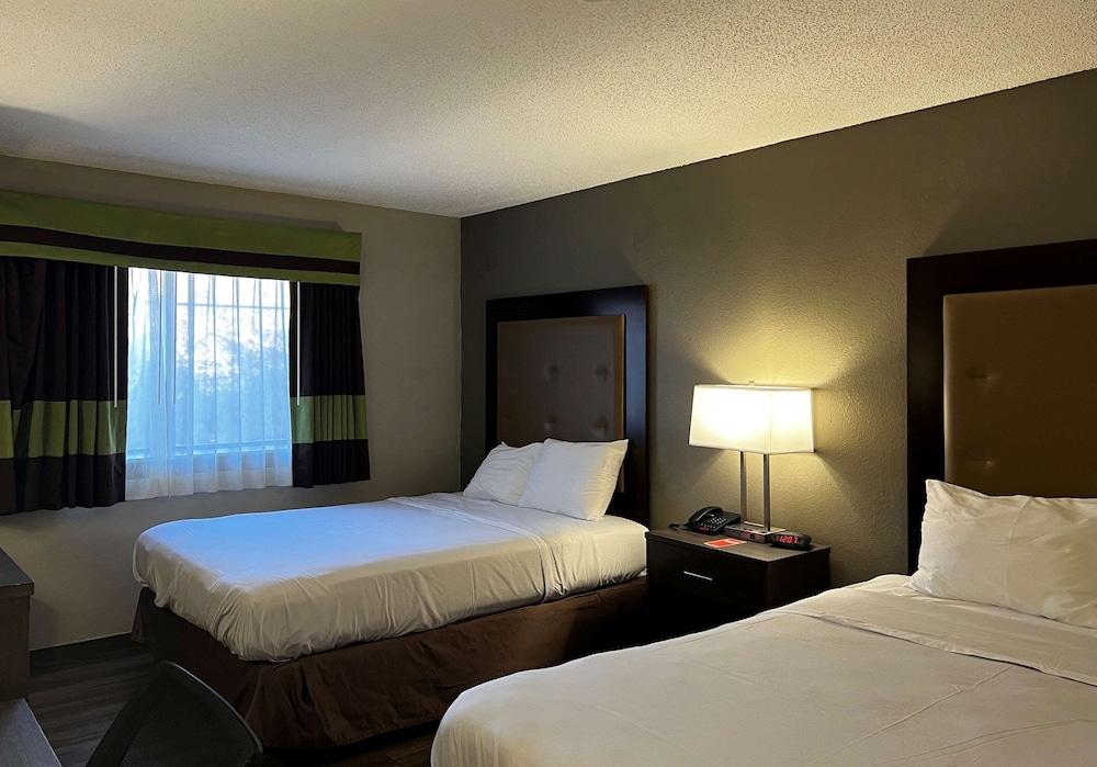 Econo Lodge Spring Lake near Fort Bragg