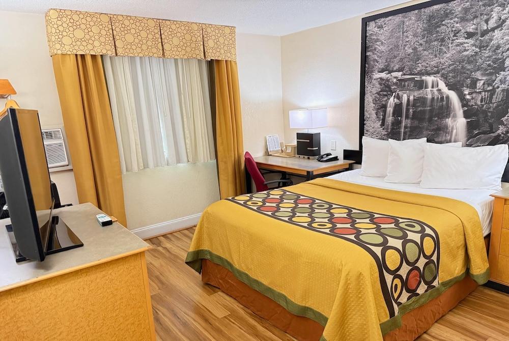 Super 8 by Wyndham Anderson/Clemson Area