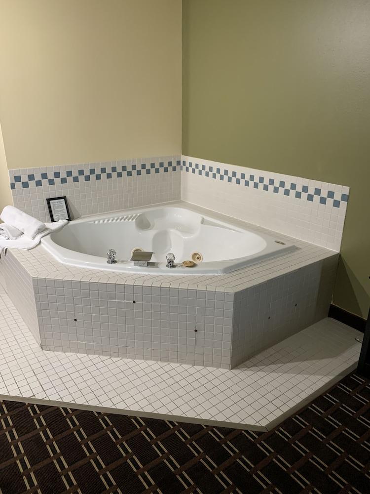 Super 8 by Wyndham Watertown WI