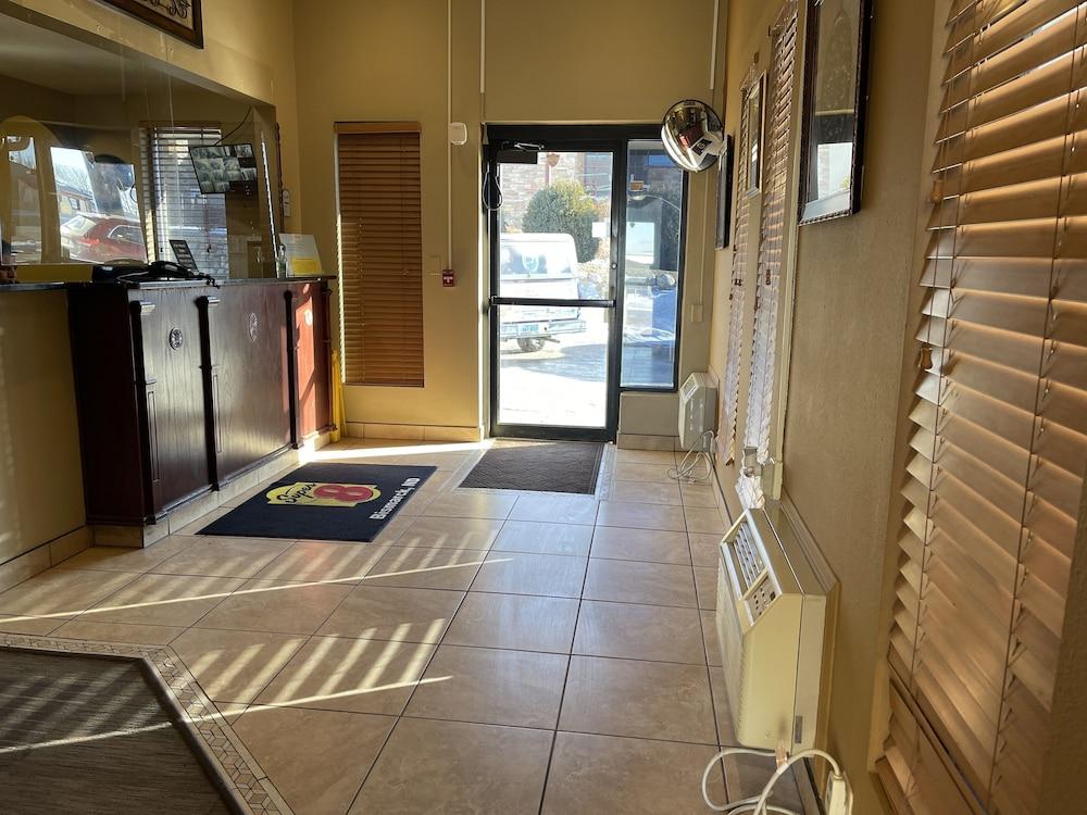 Super 8 by Wyndham Bismarck