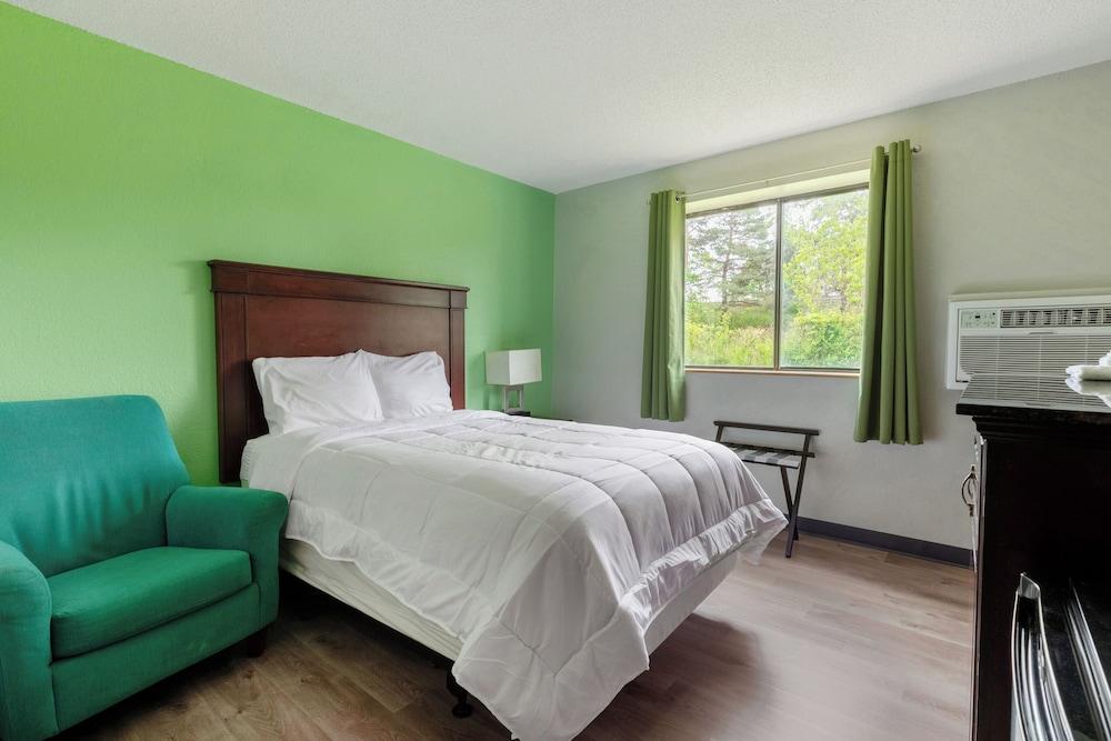 Super Inn by OYO Lansing MI