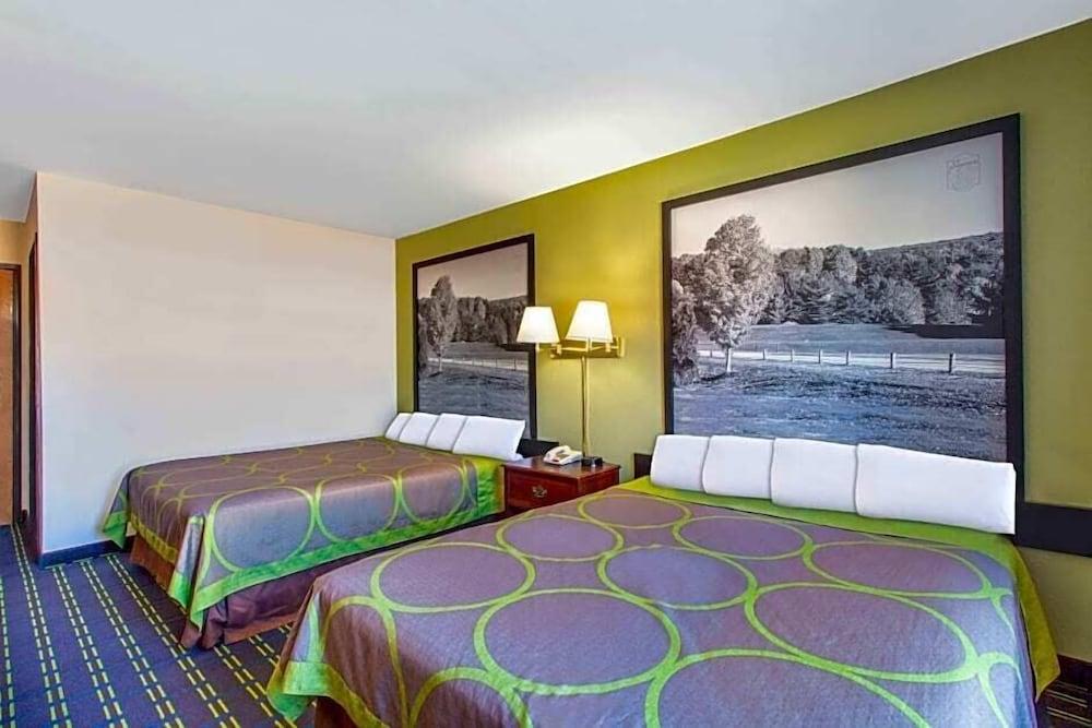 Quality Inn Lee - Lenox South