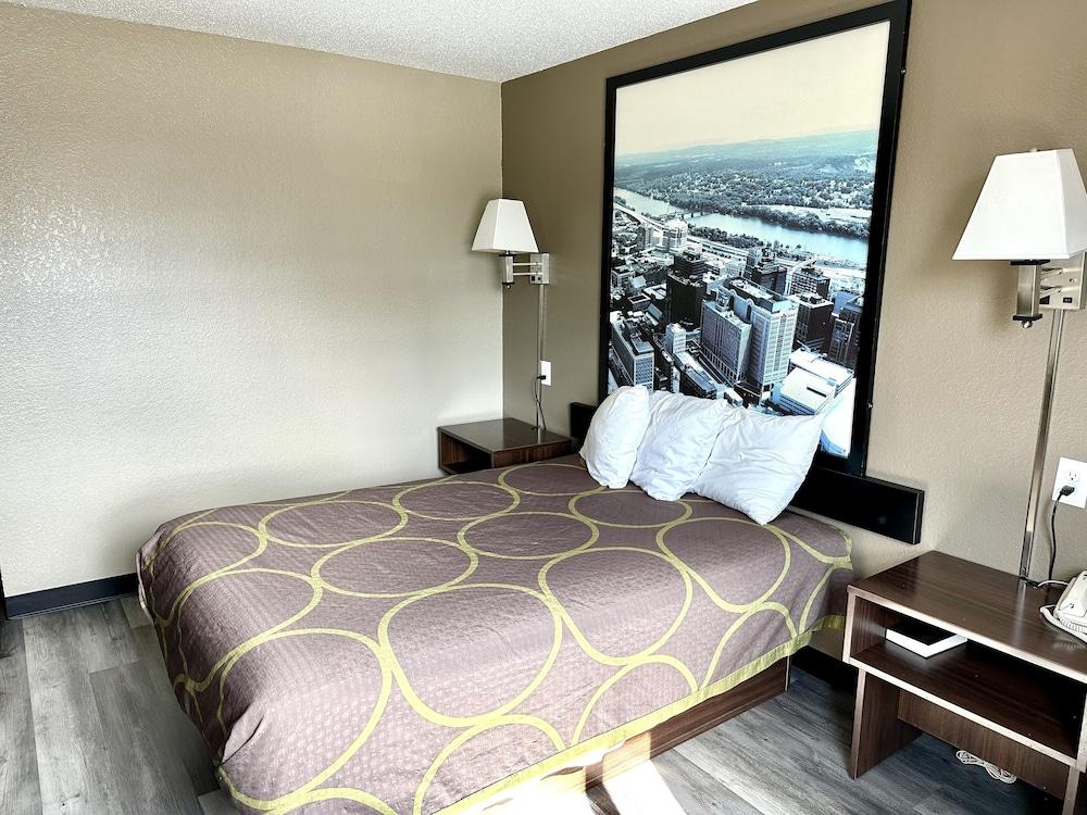 Super 8 by Wyndham Latham/Albany Airport