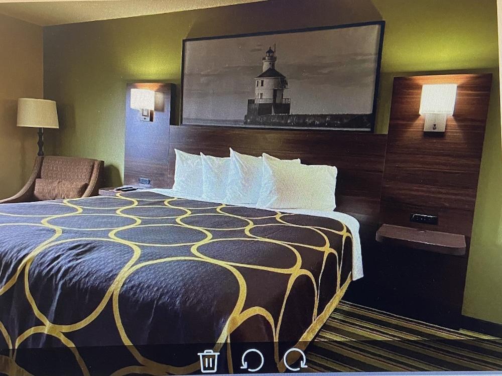Super 8 by Wyndham Superior WI