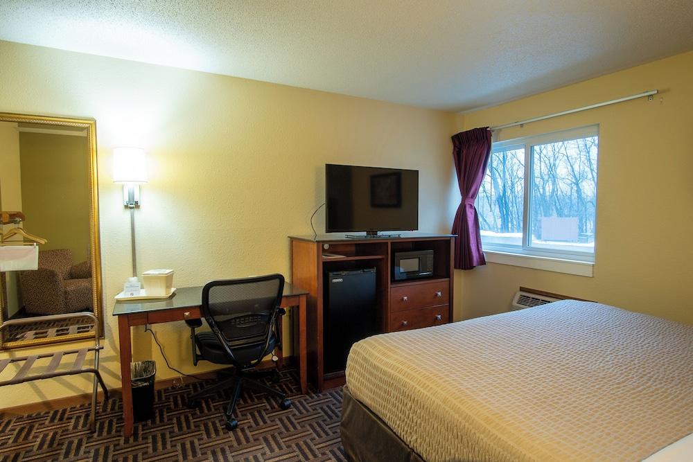 Coratel Inn & Suites By Jasper River Falls
