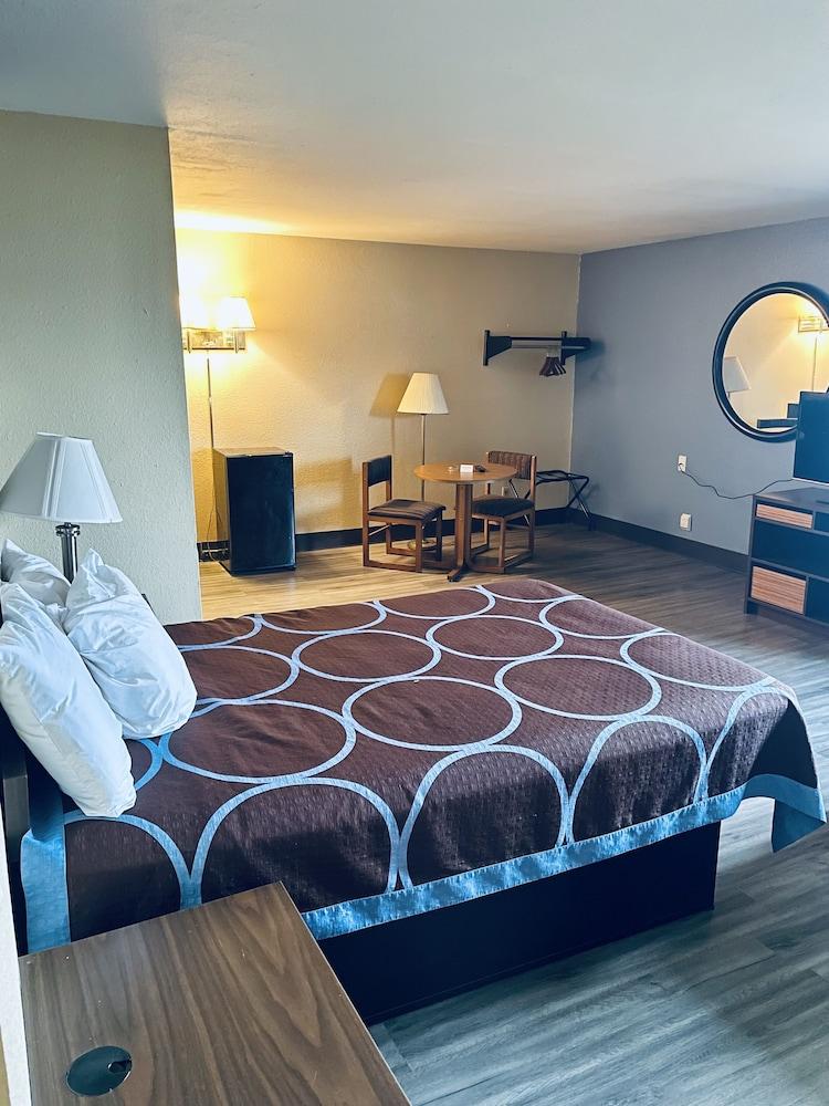 Super 8 by Wyndham Corbin/London KY