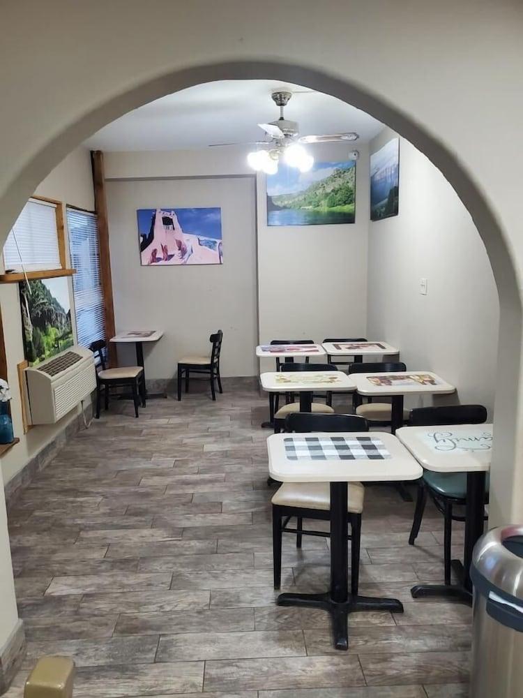 Super 8 by Wyndham Taos