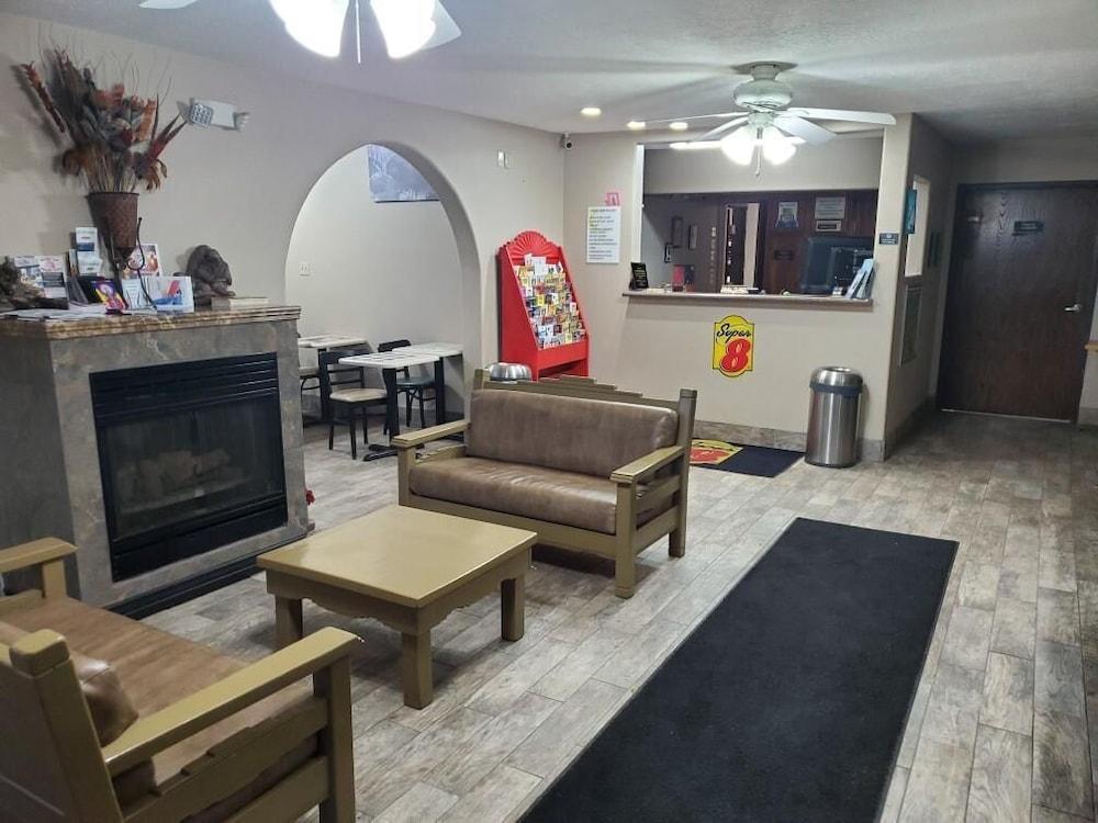 Super 8 by Wyndham Taos