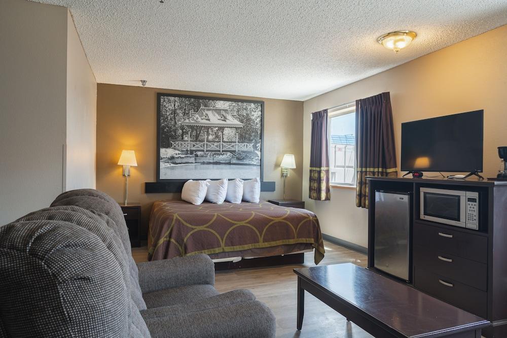 Super 8 by Wyndham Grants