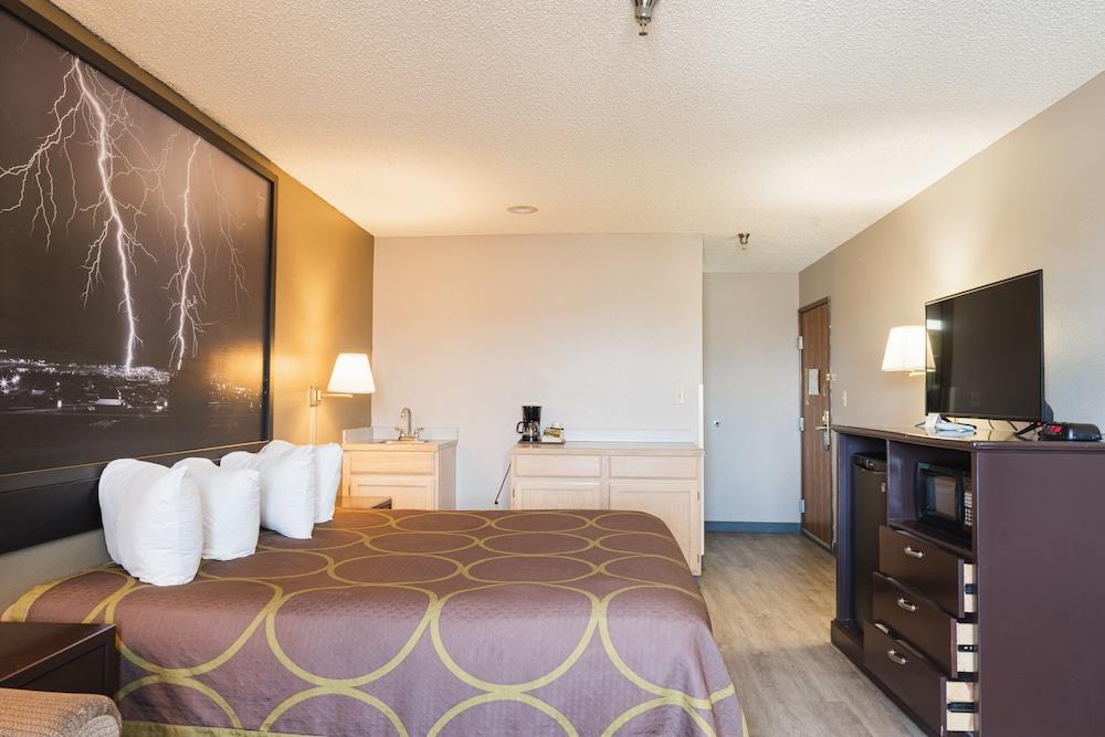 Super 8 by Wyndham Grants