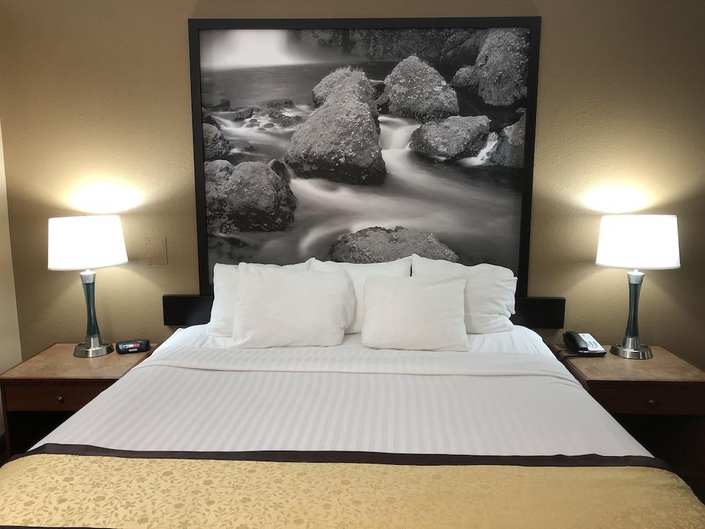 Super 8 by Wyndham Baker City