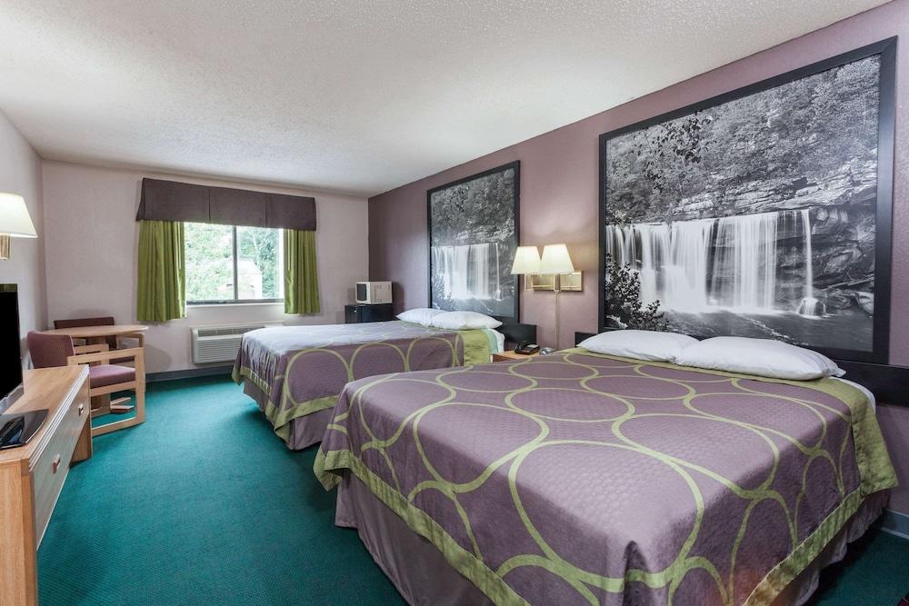 Super 8 by Wyndham Carrollton