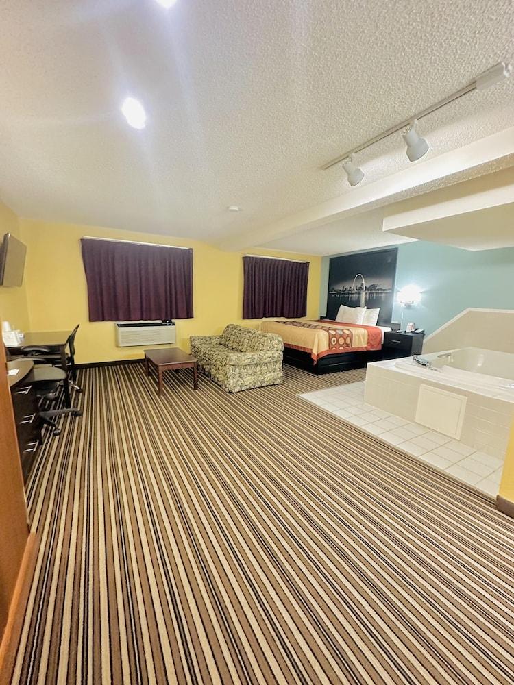 Super 8 by Wyndham Warrenton