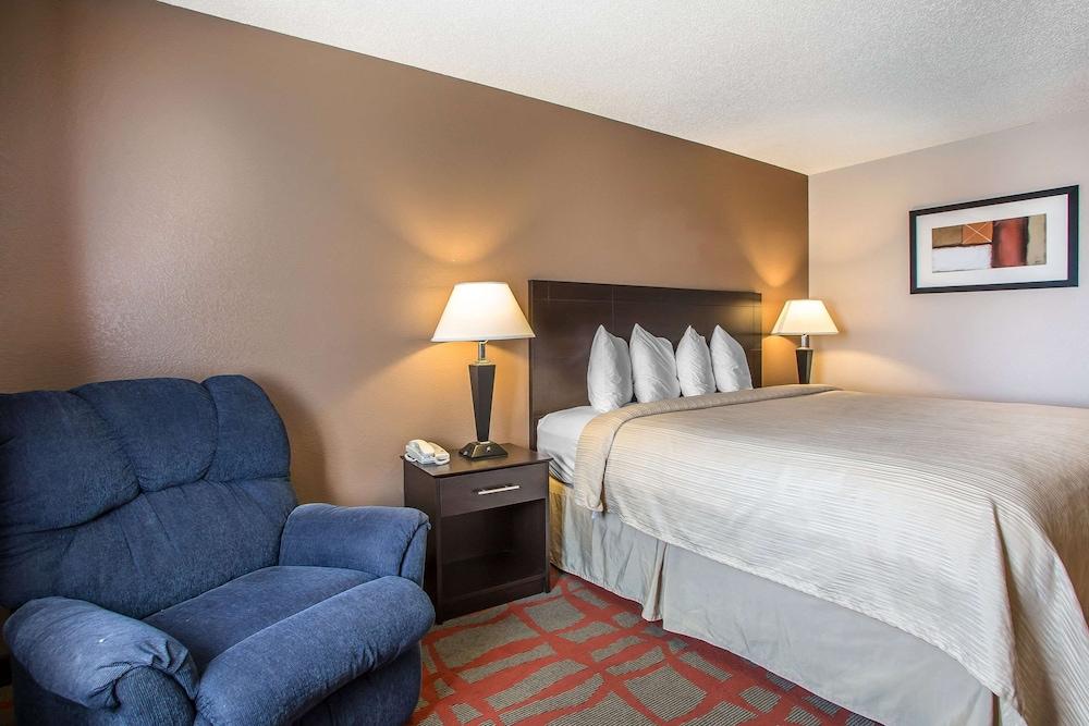 Quality Inn & Suites West Bend