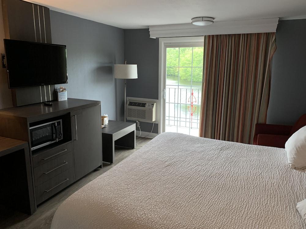 Super 8 by Wyndham Sturbridge