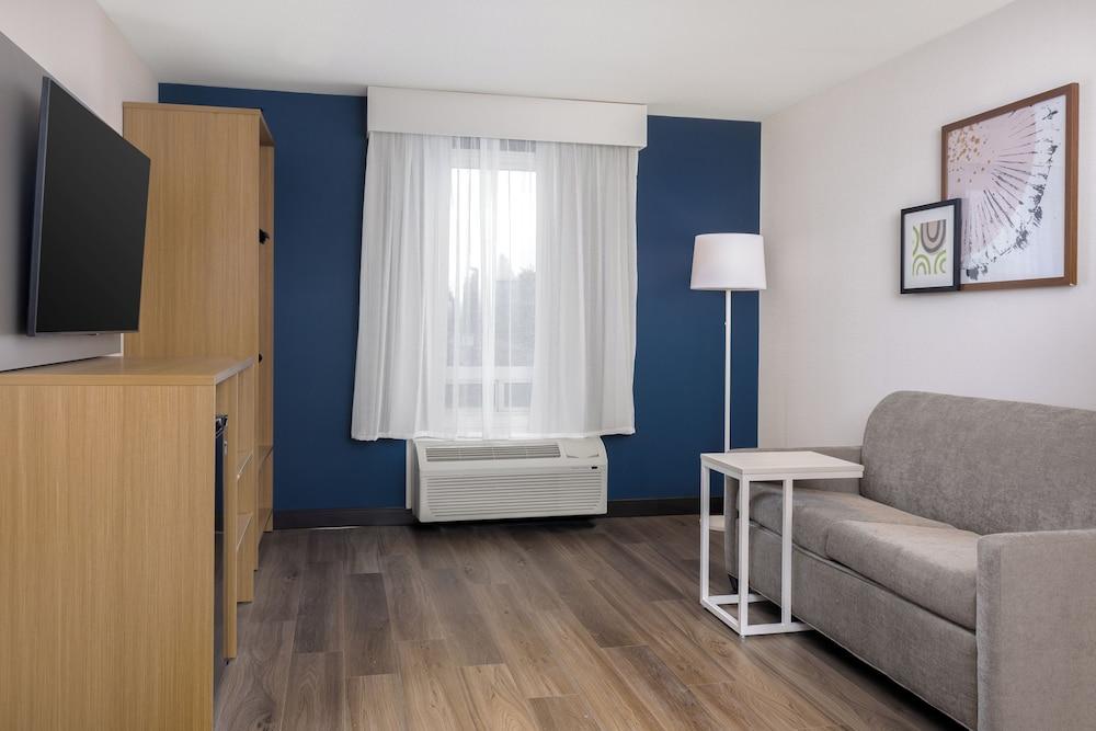 Spark by Hilton Woodstock