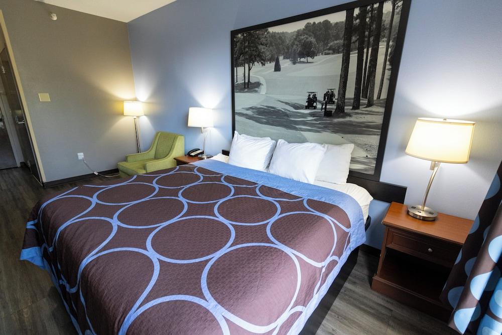 Super 8 by Wyndham Smithfield/Selma