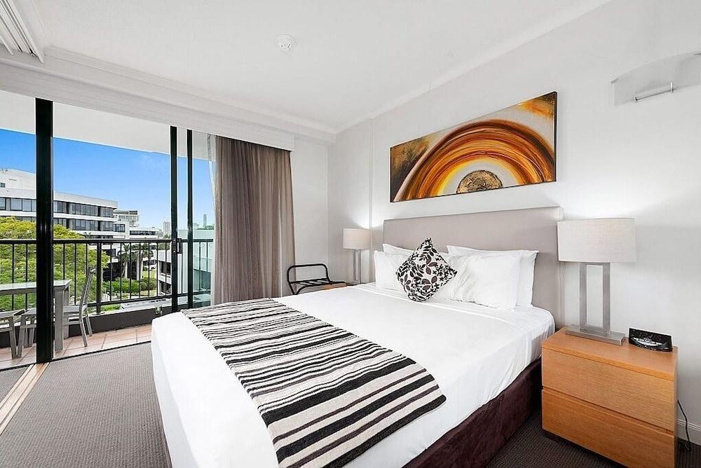 Cosmo Apartment Hotel