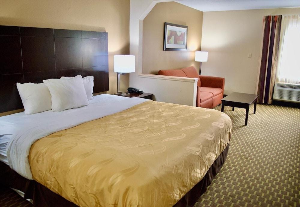 Quality Inn & Suites Pine Bluff