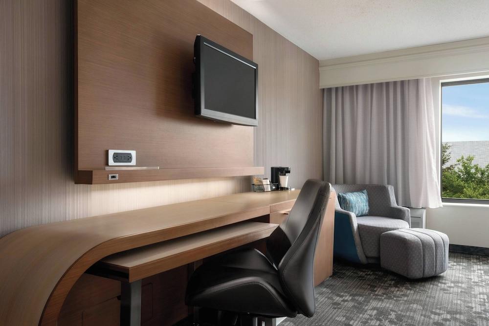 Courtyard by Marriott Dayton North