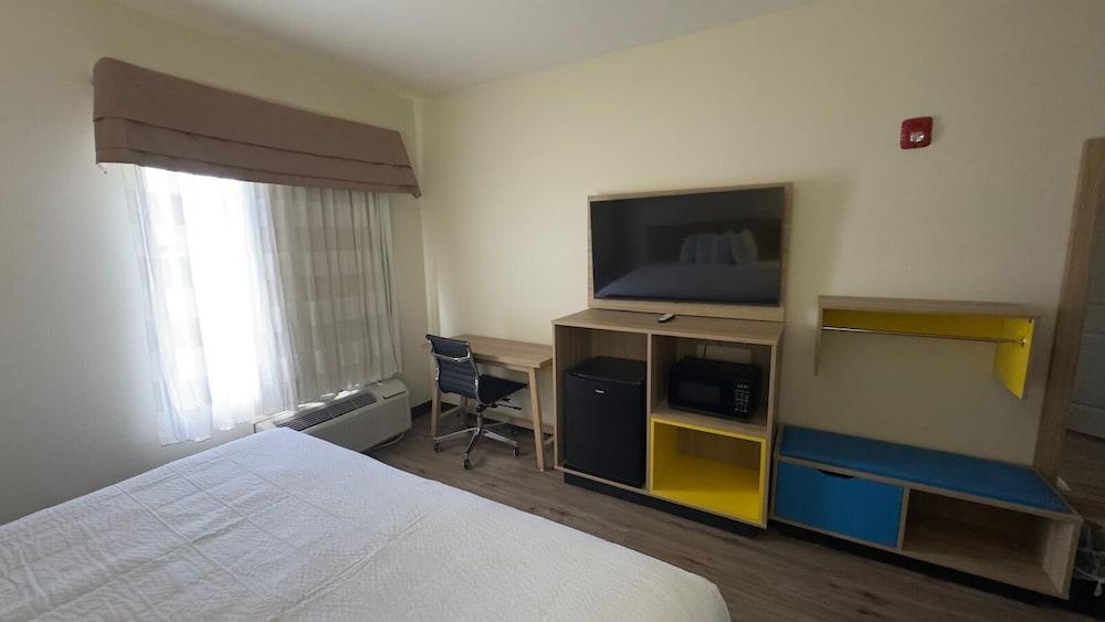 Days Inn by Wyndham McDonough